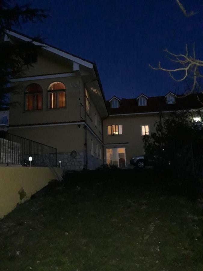 Villa Immersa Nel Verde Л'Аквіла Екстер'єр фото